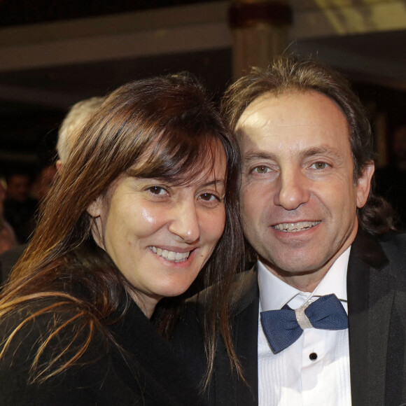 Philippe Candeloro et sa femme Olivia - L'association Citéstars fête son 23e anniversaire lors du dîner gala de la 2e cérémonie des étoiles d'or à la salle Wagram, Paris. Le 28 novembre 2021. © Cédric Perrin/Bestimage