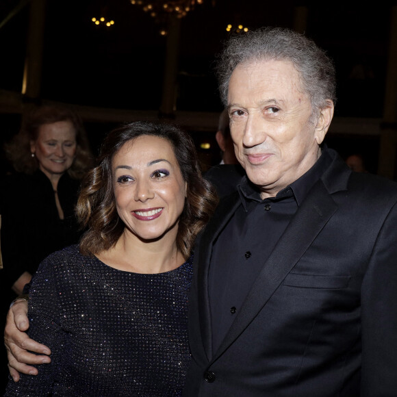 Sarah Abitbol, Michel Drucker - L'association Citéstars fête son 23e anniversaire lors du dîner gala de la 2e cérémonie des étoiles d'or à la salle Wagram, Paris. Le 28 novembre 2021. © Cédric Perrin/Bestimage