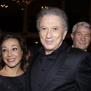 Sarah Abitbol, Michel Drucker - L'association Citéstars fête son 23e anniversaire lors du dîner gala de la 2e cérémonie des étoiles d'or à la salle Wagram, Paris. Le 28 novembre 2021. © Cédric Perrin/Bestimage