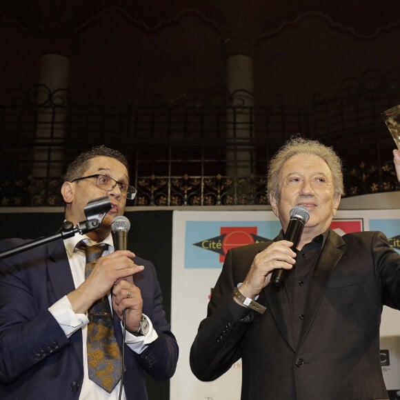 David Donadei, Michel Drucker - L'association Citéstars fête son 23e anniversaire lors du dîner gala de la 2e cérémonie des étoiles d'or à la salle Wagram, Paris. Le 28 novembre 2021. © Cédric Perrin/Bestimage