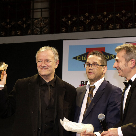 David Donadei et Francis Huster - L'association Citéstars fête son 23e anniversaire lors du dîner gala de la 2e cérémonie des étoiles d'or à la salle Wagram, Paris. Le 28 novembre 2021. © Cédric Perrin/Bestimage