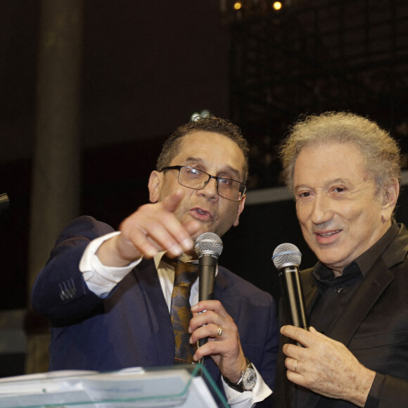 David Donadei, Michel Drucker - L'association Citéstars fête son 23e anniversaire lors du dîner gala de la 2e cérémonie des étoiles d'or à la salle Wagram, Paris. Le 28 novembre 2021. © Cédric Perrin/Bestimage