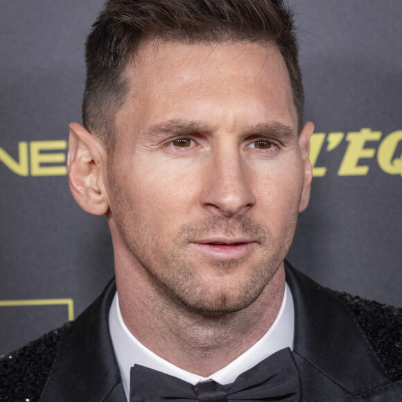 Lionel Messi (Ballon d'Or pour la 7ème fois) - Photocall de la cérémonie du Ballon d'Or 2021 au Théâtre du Châtelet le 29 novembre 2021. © Cyril Moreau/Bestimage