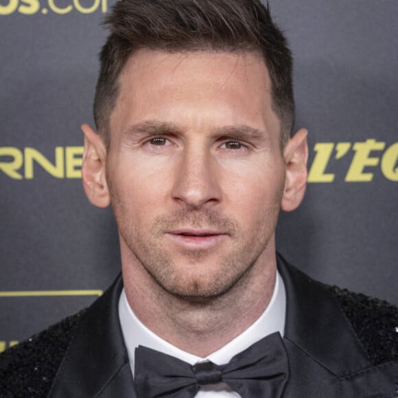 Lionel Messi (Ballon d'Or pour la 7ème fois) - Photocall de la cérémonie du Ballon d'Or 2021 au Théâtre du Châtelet le 29 novembre 2021. © Cyril Moreau/Bestimage