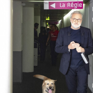 Exclusif - Laurent Ruquier et son chien - Backstage de l'émission On Est En Direct (OEED) du samedi 09/10/2021 ©Jack Tribeca/Bestimage
