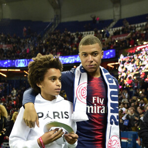 Kylian Mbappé et son frère Ethan - Le PSG célèbre son titre de Champion de France 2019 au Parc ders Princes à Paris, le 18 mai 2019.