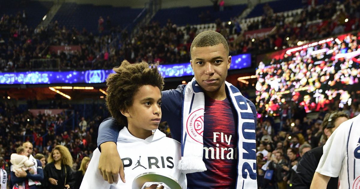 Kylian Mbappé Et Son Frère Ethan Le Psg Célèbre Son Titre De Champion