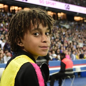 Ethan Mbappé , frère de Kylian, ramasseur de balles pendant le match de football PSG - Monaco au Parc des Princes, Paris le 21 Avril 2019, Paris.