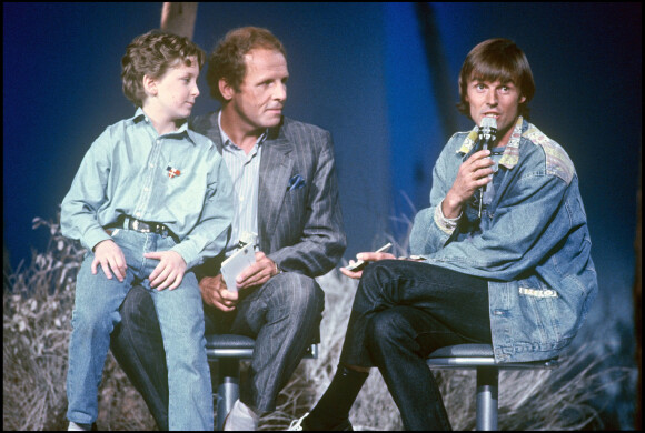 Patrick Poivre d'Arvor et Nicolas Hulot sur le plateau de l'émission J'y crois dur comme terre en 1989