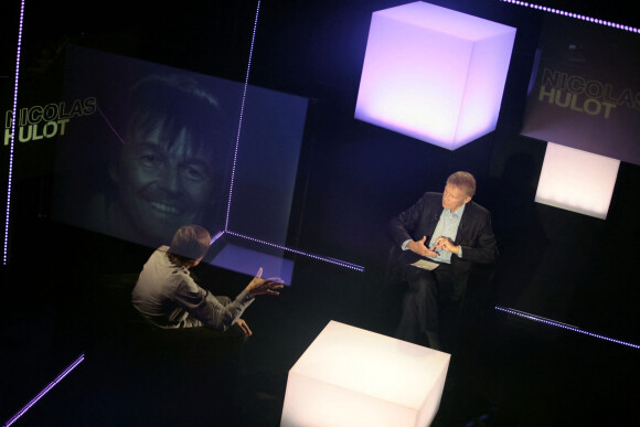 Patrick Poivre d'Arvor et Nicolas Hulot lors de l'enregistrement de l'émission de France 5 "La Traversée du miroir", le 7 octobre 2009 à Paris