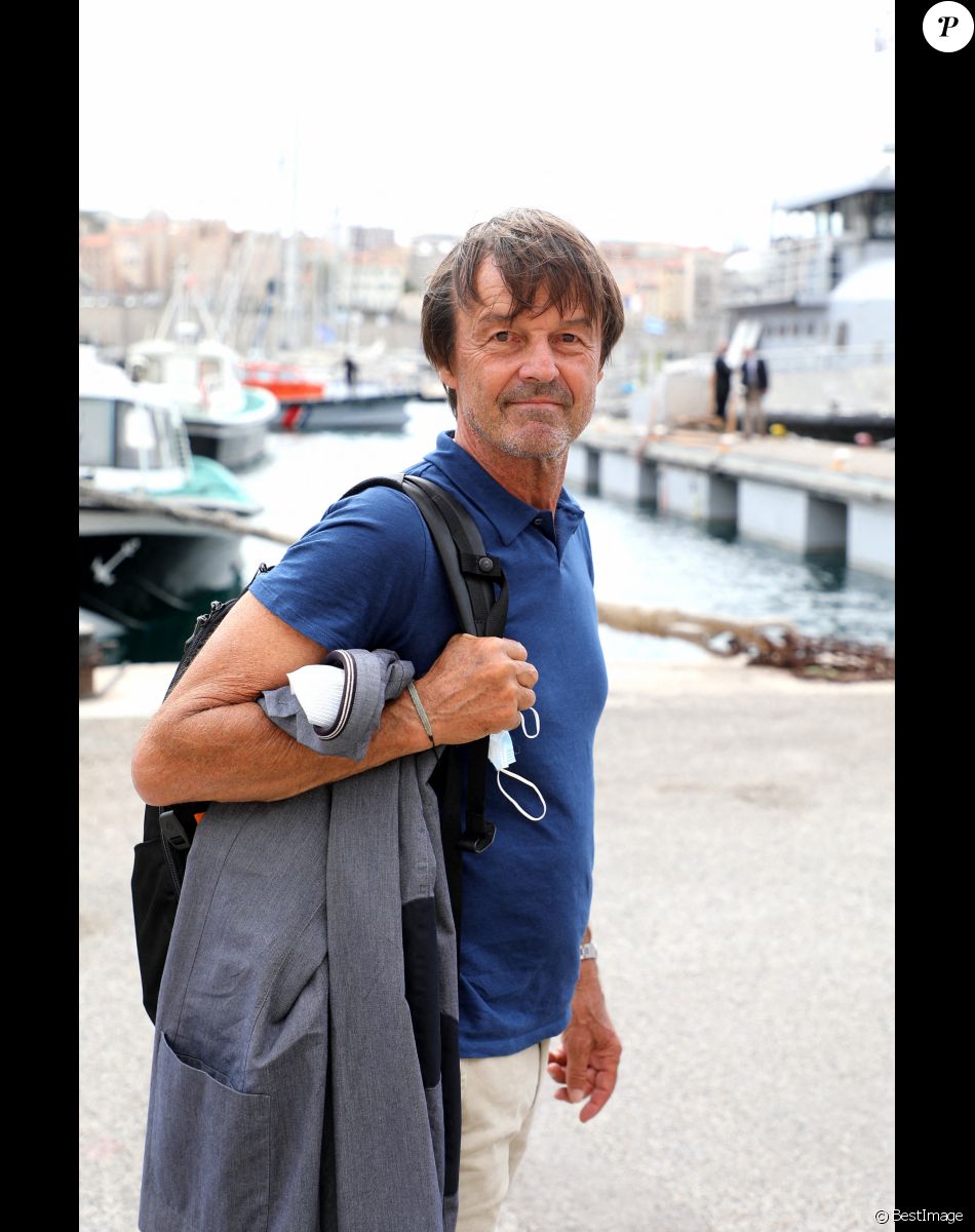 L'ancien ministre de l'Écologie Nicolas Hulot lors de la conférence de presse du président de la République après la sortie en mer à bord du navire scientifique "Alfred Merlin" à Marseille, France, le 3 septembre 2021. © Dominique JacovidesBestimage