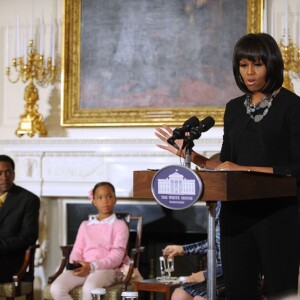 Michelle Obama loue la beauté du film "Les Bêtes du Sud Sauvage" devant Quvenzhané Wallis à la Maison Blanche, le 13 février 2013.