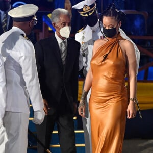 Garfield Sobers et Rihanna - Le prince Charles, prince de Galles assiste à la cérémonie d'investiture présidentielle en présence de Rihanna à Heroes Square à Bridgetown à la Barbade.