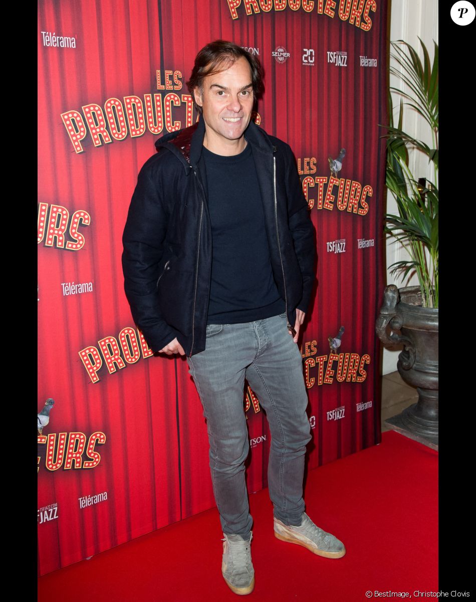 Sébastien Thiery assiste à la soirée de gala à l'occasion de la première de la pièce "Les producteurs" au Théâtre de Paris à Paris. Le 2 décembre 2021 © Christophe Clovis / Bestimage