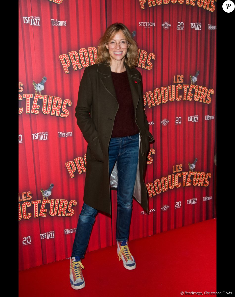 Élodie Frenck assiste à la soirée de gala à l'occasion de la première de la pièce "Les producteurs" au Théâtre de Paris à Paris. Le 2 décembre 2021 © Christophe Clovis / Bestimage