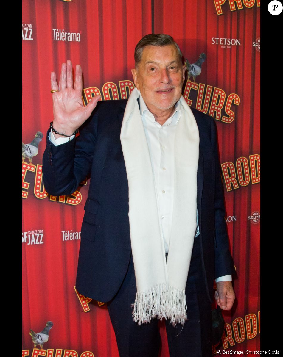 Jean-Claude Camus assiste à la soirée de gala à l'occasion de la première de la pièce "Les producteurs" au Théâtre de Paris à Paris. Le 2 décembre 2021 © Christophe Clovis / Bestimage