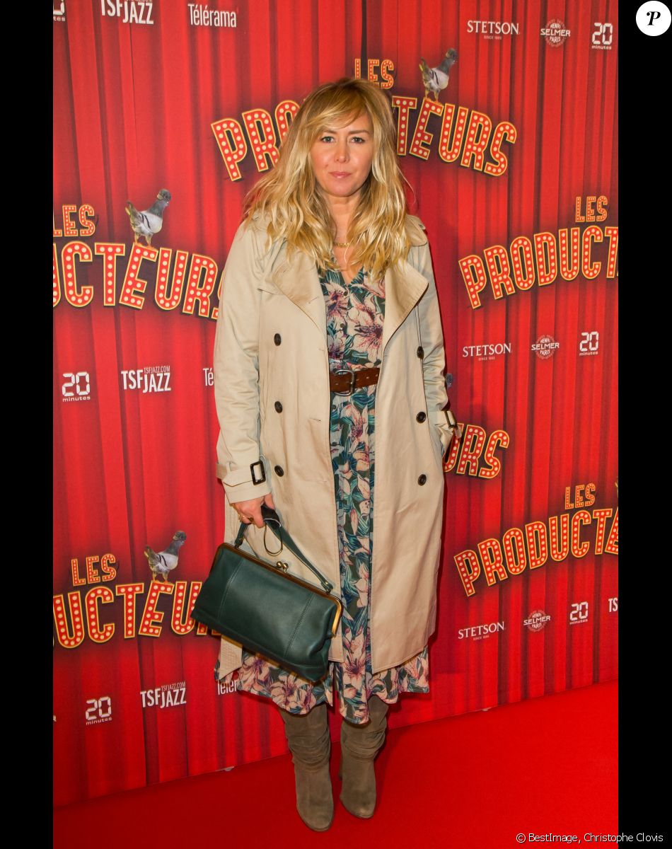 Enora Malagré assiste à la soirée de gala à l'occasion de la première de la pièce "Les producteurs" au Théâtre de Paris à Paris. Le 2 décembre 2021 © Christophe Clovis / Bestimage