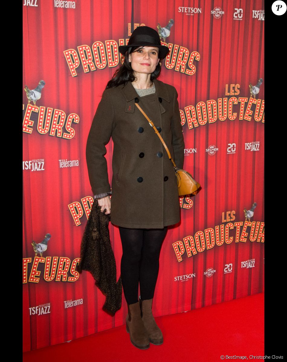 Salomé Lelouch (fille de Claude Lelouch et d'Évelyne Bouix) assiste à la soirée de gala à l'occasion de la première de la pièce "Les producteurs" au Théâtre de Paris à Paris. Le 2 décembre 2021 © Christophe Clovis / Bestimage