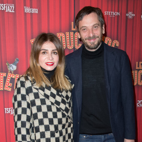 Julie Zenatti et son mari Benjamin Bellecour assistent à la soirée de gala à l'occasion de la première de la pièce "Les producteurs" au Théâtre de Paris à Paris. Le 2 décembre 2021 © Christophe Clovis / Bestimage