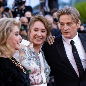 Catherine Deneuve, Emmanuelle Bercot, Benoît Magimel - Montée des marches du film "De son vivant" lors du 74e Festival de Cannes. Le 10 juillet 2021. © Borde-Jacovides-Moreau / Bestimage