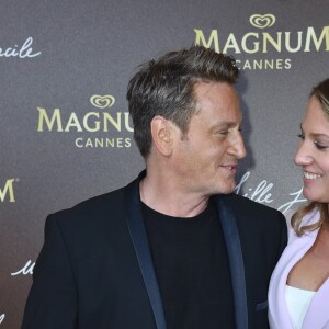 Benoît Magimel et sa femme Margot Pelletier lors de la soirée du film "Une Fille Facile" sur la plage privée Magnum lors du 72e Festival International du Film de Cannes, France, le 20 mai 2019. © Giancrlo Gorassini/Bestimage