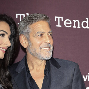 George Clooney avec sa femme Amal Alamuddin Clooney à la première du film "The Tender Bar" à Los Angeles, le 4 octobre 2021. © Future-Image via Zuma Press/Bestimage 