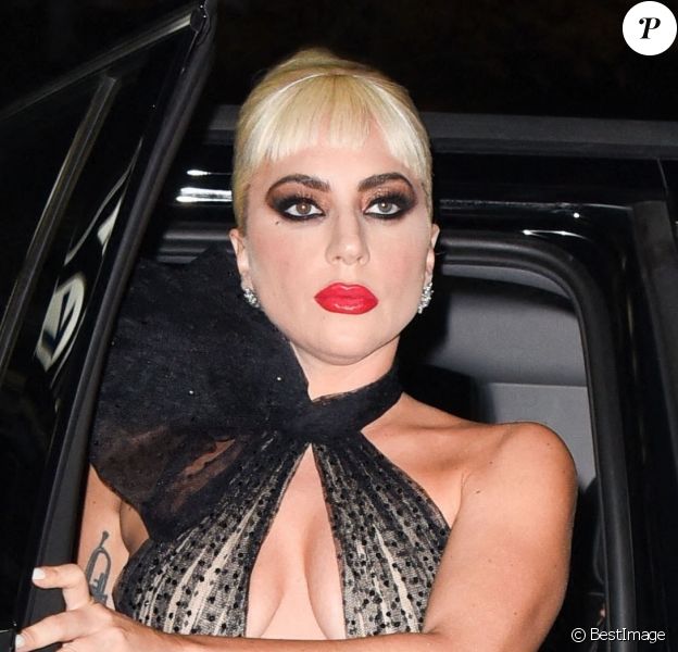 Lady Gaga arrive à la première du film "House of Gucci" à New York.