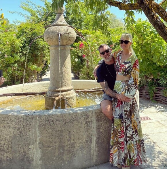 Laeticia Hallyday et son compagnon Jalil Lespert posent sur Instagram en juillet 2021