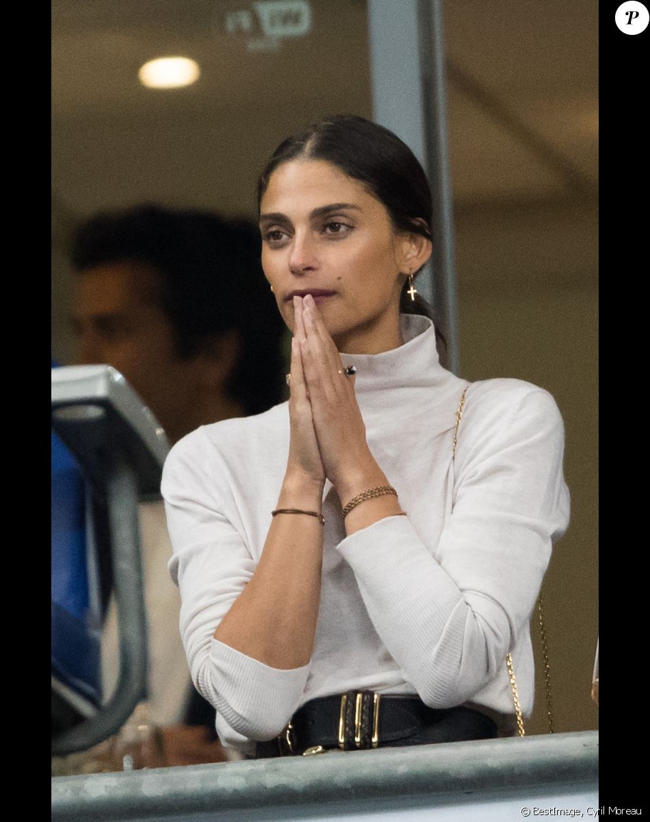 Tatiana Silva et guest dans les tribunes lors du match de qualification pour l'Euro2020 "France - Turquie (1-1)" au Stade de France. Saint-Denis, le 14 octobre 2019. © Cyril Moreau/Bestimage