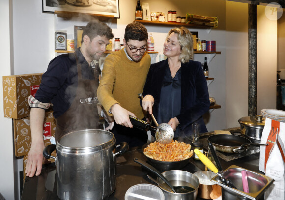 Exclusif - Luana Belmondo lors du lancement de la "Luana Box 2" pour les fêtes de Noël à l'école de cuisine "Cooking Baz'art" à Paris, le 2 décembre 2021. © Marc Ausset-Lacroix / Bestimage