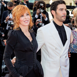 Mylène Farmer, Tahar Rahim - Montée des marches du film " OSS 117 : Alerte rouge en Afrique Noire " lors du 74ème Festival International du Film de Cannes. Le 17 juillet 2021 © Borde-Jacovides-Moreau / Bestimage 