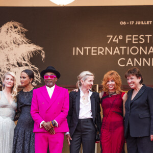 Tahar Rahim, Kleber Mendonca Filho, Mélanie Laurent, Mati Diop, Spike Lee, Jessica Hausner, Mylène Farmer, Roselyne Bachelot, Maggie Gyllenhaal et Kang-ho Song - Montée des marches du film " Annette " lors de la cérémonie d'ouverture du 74ème Festival International du Film de Cannes. Le 6 juillet 2021 © Borde-Jacovides-Moreau / Bestimage 