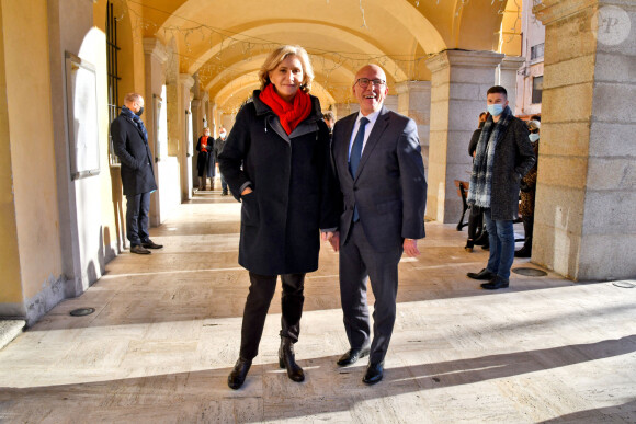 Eric Ciotti et Valérie Pécresse durant le premier déplacement sur les terres d'origine d'Eric Ciotti de la candidate LR à l'élection présidentielle, le 6 décembre 2021 à Saint Martin Vésubie.