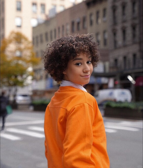 Léna Mahfouf dévoile sa nouvelle coupe de cheveux dans les rues de New York.