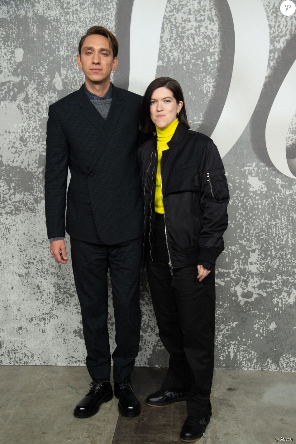 Oliver Sim et Romy Madley Croft (du groupe The xx) assistent au défilé Dior (Dior Homme), collection automne 2022, à l&#039;Olympia London. Londres, le 9 décembre 2021.
