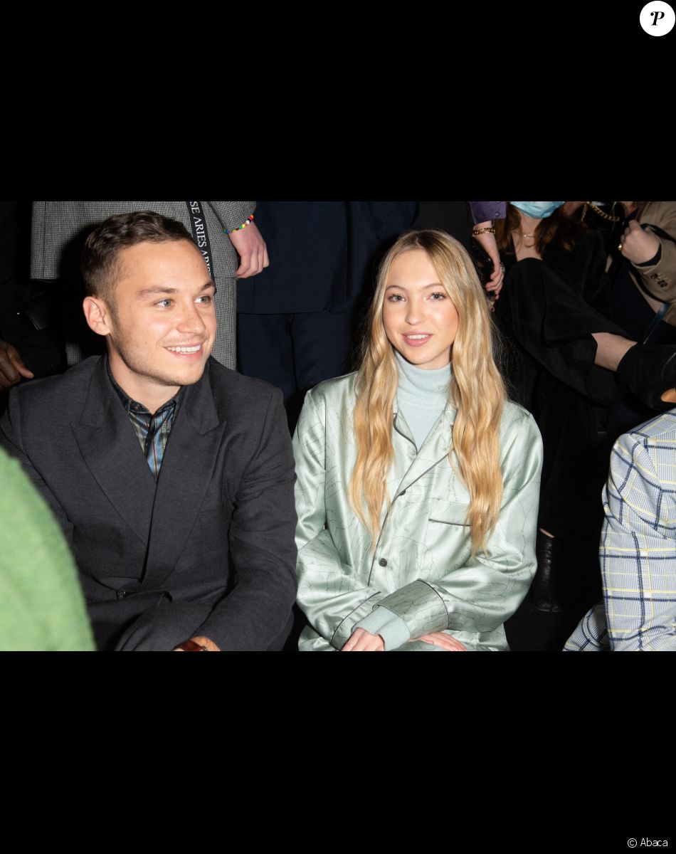 Lila Grace Moss Hack, la fille de Kate Moss, assiste au défilé Dior (Dior Homme), collection automne 2022, à l'Olympia London. Londres, le 9 décembre 2021.