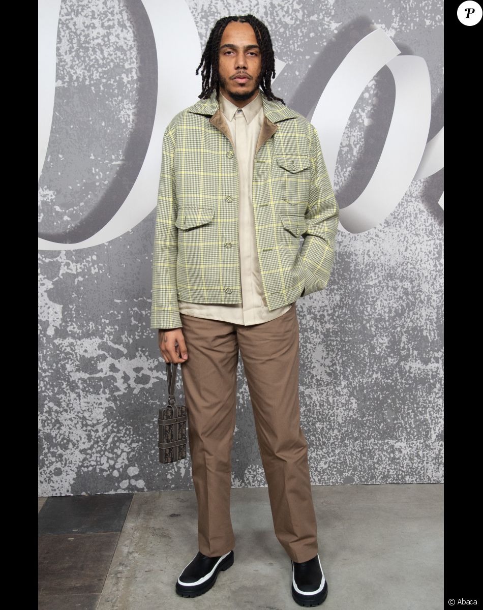 AJ Tracey assiste au défilé Dior (Dior Homme), collection automne 2022, à l'Olympia London. Londres, le 9 décembre 2021.