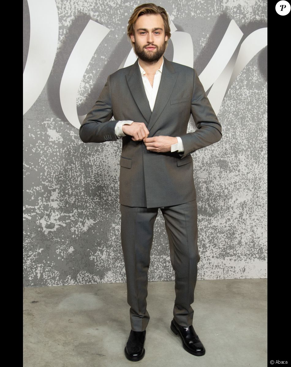 Douglas Booth assiste au défilé Dior (Dior Homme), collection automne 2022, à l'Olympia London. Londres, le 9 décembre 2021.