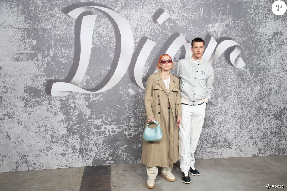 Harris Dickinson et sa petite amie Rose Gray assistent au défilé Dior (Dior Homme), collection automne 2022, à l&#039;Olympia London. Londres, le 9 décembre 2021.
