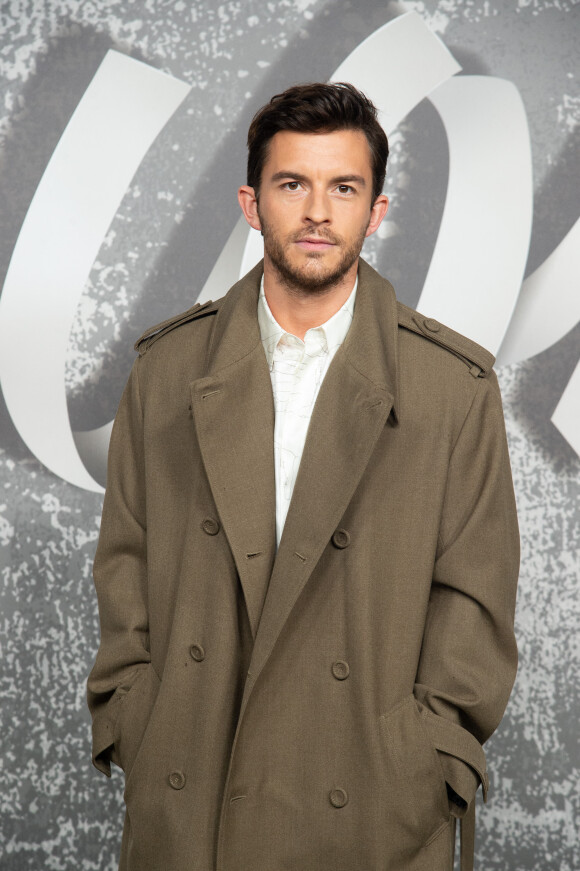 Jonathan Bailey assiste au défilé Dior (Dior Homme), collection automne 2022, à l'Olympia London. Londres, le 9 décembre 2021.