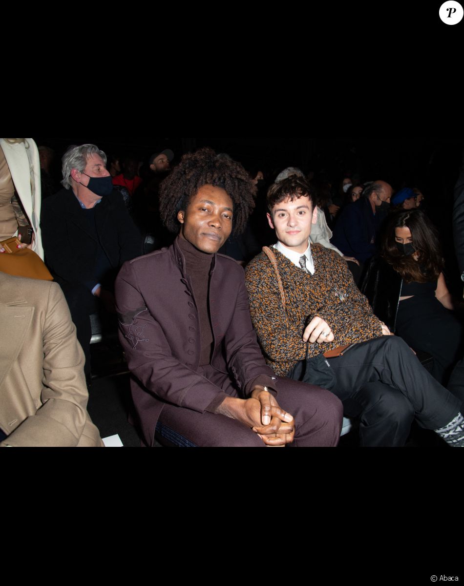 Benjamin Clementine et Tom Daley assistent au défilé Dior (Dior Homme), collection automne 2022, à l'Olympia London. Londres, le 9 décembre 2021.