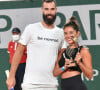 Benoît Paire et sa compagne Julie Bertin - Benoît Paire lors d'un match de tennis à Roland Garros, à Paris. © Veeren/Bestimage 