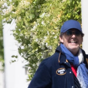 Jean-Luc Reichmann, tout sourire, se rend à son parking pour récupérer sa voiture à Paris, France, le 16 mai 2020.