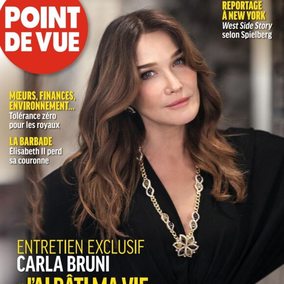 Carla Bruni en une du magazine Point de Vue. Décembre 2021