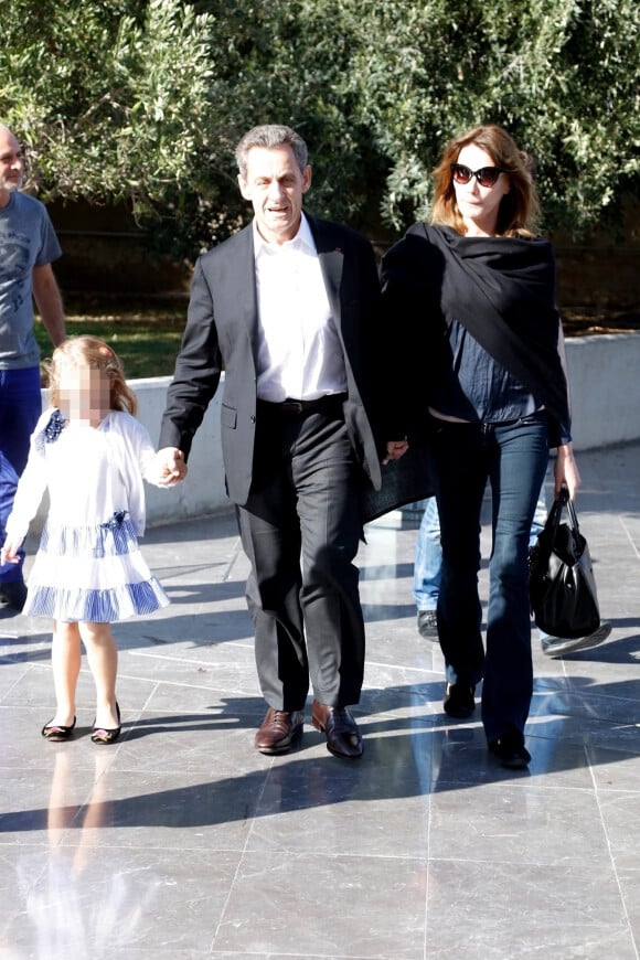 Nicolas Sarkozy, sa femme Carla Bruni et leur fille Giulia à la sortie ont visité le musée de l'Acropole à Athènes. Le 24 octobre 2017 © Aristidis Vafeiadakis / Zuma Press / Bestimage