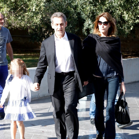 Nicolas Sarkozy, sa femme Carla Bruni et leur fille Giulia à la sortie ont visité le musée de l'Acropole à Athènes. Le 24 octobre 2017 © Aristidis Vafeiadakis / Zuma Press / Bestimage