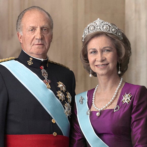 Le roi Juan Carlos Ier et la reine Sofia d'Espagne, photo officielle en mars 2007 à la Zarzuela, à Madrid