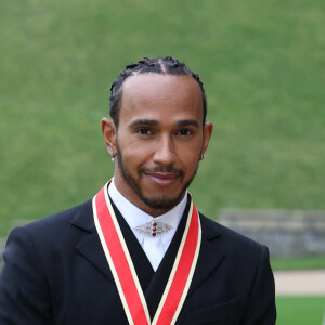 Sir Lewis Hamilton et sa médaille de chevalier après la cérémonie au château de Windsor, le 15 décembre 2021. Photo de Stephen Lock/i-Images/ABACAPRESS.COM