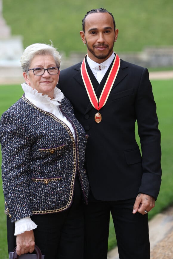 Sir Lewis Hamilton a été fait chevalier sous les yeux de sa mère, lors d'une cérémonie au château de Windsor. Photo de Stephen Lock/i-Images/ABACAPRESS.COM