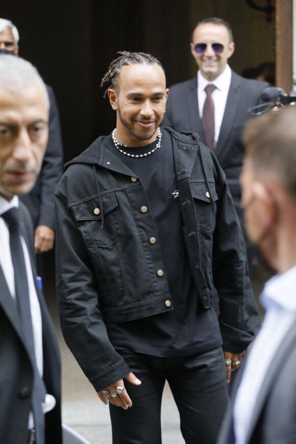 Lewis Hamilton à l'issue du défilé Balenciaga (collection Haute Couture Automne/Hiver 2021-2022) au George V à Paris. Le 7 juillet 2021. © Clovis-Veeren/Bestimage